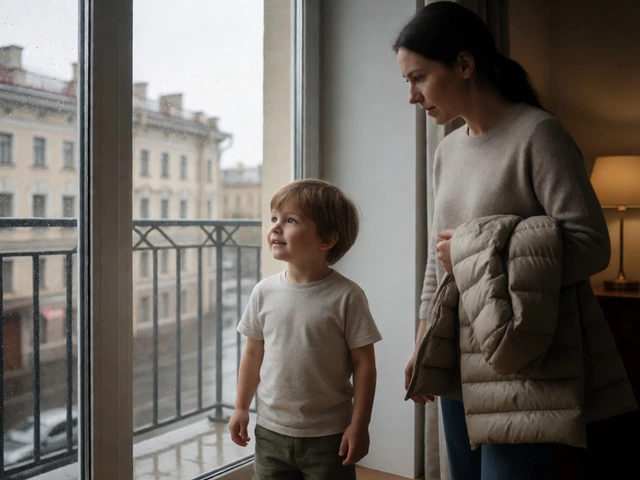 Когда перестать одевать ребенка тепло: гид по осенней погоде